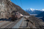 Am 08.02.2021 ist BLS Re 425 180  Ville de Neuchâtel  mit einem Kesselzug unterwegs von Visp nach Antwerpen. Aufgrund der Bauarbeiten im LBT wurden einige Züge über die Bergstrecke umgeleitet. Aus diesem Grund konnte ich den Güterzug zwischen Brig und Lalden fotografieren.