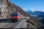 Am 08.02.2021 ist SBB Re 460 051-6 mit IC6 31068 von Brig nach Basel SBB unterwegs. Aufgrund der Bauarbeiten im LBT wurden einige Züge über die Bergstrecke umgeleitet. Aus diesem Grund konnte ich den InterCity zwischen Brig und Lalden fotografieren.