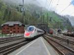 Rettungsbung im Ltschbergbasistunnel, Umleitung der IC's ber die alte Bergstrecke: EC 50, ETR 610 005, Durchfhrt soeben Goppenstein und taucht in den alten Ltschbergtunnel ein.