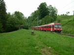 Am 26.05.07 ist der 565 936-2 der ehemaligen Rionialverkehr Mittelland am Chlchloch bei Entlebuch als Leerzug unterwegs nach Wolhusen.