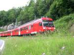 Von Langenthal nach Luzern ist am 27.05.2007 der NPZ 565 234-2 bei Werthenstein unterwegs. Gegenüber den hier ebenfalls eingesetzten ehemaligen MthB-NPZ-Triebzügen, haben die ehemaligen RM-Triebzüge die wesentlich unkomfortablere Inneneinrichtung! Für meine Begriffe eine glatte Fehlkonstruktion.