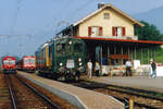 BDe 2/4 240 (EBT).
RM Triebzüge von drei Generationen in Lommiswil im Juni 1992.
Foto: Walter Ruetsch