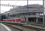 Regionalzug der BLS Gruppe mit RBDe 4/4 242 nach Huttwil in Luzern.
