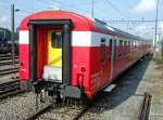 BLS: Zwei Personenwagen brachte ein Gterzug aus Huttwil am 16.7.09 in den Gterrangierbahnhof Langenthal.