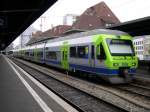 Gleich zwei  NINA ´s stehen am 02.07.2005 in Fribourg zur Abfahrt als S-Bahn nach Bern und Thun bereit.  NINA  ist eine Abkrzung und bedeutet  Neuer Innovativer Nahverkehrszug . Im Bild zu sehen ist NINA 525 010.