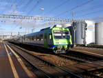 BLS - Regio nach Langnau an der Spitze der Steuerwagen ABt 50 85 80-35 978 im Bahnhof von Ostermundigen am 01.01.2018