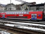 DB - Doppelstockwagen DBpza 50 80 26-81 236-4 im bls Dienst im Bahnhof Spiez am 28.12.2008