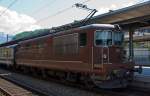 BLS Re 4/4 - 192  Spiez  (Re 425) mit einem Regionalzug im Bahnhof Spiez am 28.05.2012.