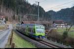 RABe 525 014 fährt am 12. Dezember 2015 bei Trubschachen in Richtung Langnau. 