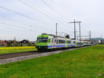 BLS - Regio nach Thun via Bern an der Spitze der Triebwagen RBDe 4/4 565 734-1 unterwegs bei Lyssach am 30.04.2016