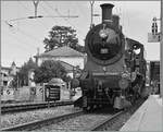 Die SBB A 3/5 705 wartet in Murten mit dem SBB Historic Zug 1930 auf die Abfahrt nach Payerne.