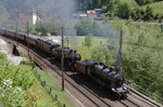 SBB: Dampffahrt ins Tessin vom 21. Mai 2016 mit der A 3/5 705 und der C 5/6 plus 8 Wagen bei Gurtnellen.
Foto: Walter Ruetsch