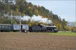 Elefant auf dem Weg zum Gotthard. Die Fotografen stehen auch nach Durchfahrt des Elefanten C 5/6 2969 fast unbewegt an Ort und Stelle... Siggenthal Station, Oktober 2017. 