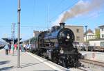 SBB Historic C 5/6 Nr. 2978  Elefant  beim Halt mit dem Dampfextrazug am 21. April 2018 im Bahnhof Rapperswil. 

Währenddem der  Elefant  den Zug in einer ersten Etappe vom Zürich HB via Rapperswil und Bauma nach Winterthur Töss bespannte, fuhr die SBB Historic A 3/5 Nr. 705 vom Zürich HB ebenfalls nach Winterthur um den Zug in seiner zweiten Etappe ab Winterthur Töss bis Etzwilen zu übernehmen, jedoch ganz alleine (als Lokextrazug).