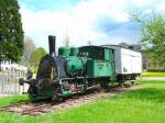 Bierbrauerei Feldschlsschen - Dampflok E 2/2 mit Gterwagen beim Eingang auf das Firmenareal in Rheinfelden am 18.04.2009 .. Die Lok wahr von 1907 - 1965 in Bertrieb und wurde von der Locomotivfabrik Krauss & Co aus Mnchen & Linz als Lok 5666 ausgeliefert ..