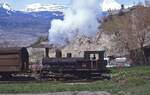 E 3/3 8523 der Alusuisse Chippis (bei Sierre) rangiert im Mai 1980 vor der beeindrucken Kulisse der schneebedeckten Walliser Berge 