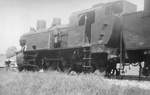 Die Eb3/5 von 1910 der ehemaligen Bodensee-Toggenburg-Bahn (später SBB 5881-5889): Lok 5881 wartet vermutlich im Jahr 1966 auf Abbruch in Thörishaus bei Bern.