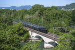 Habersack Eb 3/5 5819 dampft gemütlich über die Reussbrücke bei Turgi AG und ist auf dem Weg nach Rapperswil, um die Wagen vom Wochenende zurückzubringen.