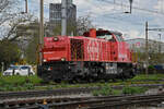 Am 843 002-7 durchfährt am 27.04.2023 solo den Bahnhof Pratteln.