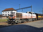 Gleisbau Sersa - Lok  Barbara  Am 843 / 98 85 5843 152-0 in Kerzers am 25.08.2016