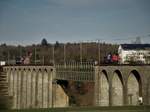 Die SBB Diesellok Am 843 064-7 durchquert am 23.2.17 um 15.24 Uhr die erstaunliche Eisenbahnbrücke Eglisau in Richtung Schaffhausen.