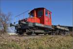 Schienentraktor Spitzmaus.

Schienentraktor Tm I Nr. 477 hat eine neue Arbeitsstelle gefunden. Vor dem Verlad nach Sargans gab es noch einen Fototermin... auf einer Wiese am Ende eines Industriegleises in Frauenfeld. Um den Erhalt kümmert sich IG Schiene Schweiz. Februar 2014.

Tm I Nr. 477 wurde bei Robert Aebi in Regensdorf/ZH im Jahr 1964 gebaut. Er ist 13 Tonnen leicht und 50 km/h schnell.