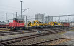 Tm 234 002 mit Fahrleitungsbauzug am Morgen des 9. Novembers 2018 in Windisch.