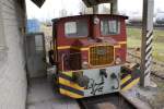 Diesel Rangierlokomotive der Firma Basaltstein AG Buchs, auf dem Gelnder der Firma abgestellt.