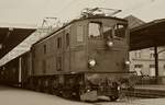 Portrait der Ae 3/5 10217 im Mai 1980 im Bahnhof Biel.