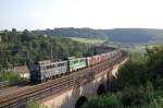 DP 55 und DP 54 berquerten mit dem Zememtklinker-Zug aus Geseke den Bekeviadukt in Altenbeken, 4.7.2010.