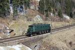 Die Ae 4/7 Nr. 10976 befährt am 24. März 2018 auf einer SBB Historic Führerstandfahrt (Erstfeld - Bodio - Airolo - Erstfeld) die dritten Ebene bei Wassen südwärts.
