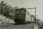 Im Archiv gefunden: die SBB Ae 6/6 11434 mit einem Güterzug auf der Fahrt Richtung Lausanne erreicht die Haltestelle Bossière.