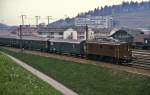 Eine Ce 4/4 der GBS (Gürbetal-Bern-Schwarzenburg-Bahn) erreicht im Mai 1981 mit einem Personenzug den Bahnhof Spiez