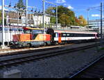 SBB - Rangierlok Ee 922 001-6 mit Personenwagen abgestellt im Bahnhofsareal des Bhf. Bern am 22.10.2023