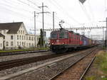 SBB - Re 4/4  420 296 mit Re 6/6 620 061-2 vor Güterzug unterwegs bei Prattelen am 28.10.2017