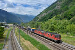 Re 420 348 und eine Re 620 mit einem KLV am 12.06.2017 bei Brigerbad.