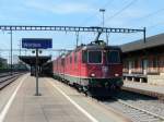 SBB - Re 4/4 11319 und Re 6/6 mit Gterzug bei der durchfahrt im Bahnhof Wohlen am 23.05.2011