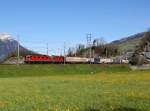 Die Re 6/6 11668 und die Re 4/4 11339 mit einem KLV-Zug am 26.04.2012 unterwegs bei Schwyz.