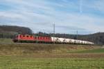 Re 4/4 II 11278 und Re 6/6 11626 befinden sich am 30.01.2016 mit einem Güterzug bei Rafz.