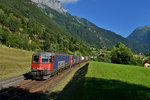 Re 620 074 + Re 420 347 mit einem KLV am 16.07.2016 bei Erstfeld. 