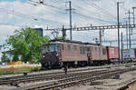 Doppeltraktion, mit den BLS Loks 425 179 und 425 195, durchfahren den Bahnhof Pratteln. Die Aufnahme stammt vom 07.06.2017.