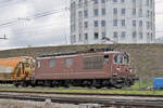 Re 425 170 durchfährt den Bahnhof Pratteln. Die Aufnahme stammt vom 08.11.2017.