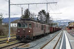 Die vom Aussterben bedrohten BLS Re 425 185 und Re 425 186 brachten am 29. Januar 2021 bei trübem Wetter den Stahlzug Vicenza-Gerlafingen ab Domodossola zum Stahlwerk Gerlafingen.
Beide Aufnahmen sind im sanierten Bahnhof Gerlafingen entstanden.
Foto: Walter Ruetsch 