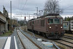 Die vom Aussterben bedrohten BLS Re 425 185 und Re 425 186 brachten am 29. Januar 2021 bei trübem Wetter den Stahlzug Vicenza-Gerlafingen ab Domodossola zum Stahlwerk Gerlafingen.
Beide Aufnahmen sind im sanierten Bahnhof Gerlafingen entstanden.
Foto: Walter Ruetsch 