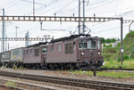 Doppeltraktion, mit den BLS Loks 425 174 und 425 183, durchfahren den Bahnhof Pratteln.