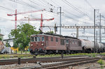 Doppeltraktion, mit den BLS Loks 425 194 und 425 176, durchfahren den Bahnhof Pratteln.