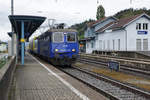 WIDMER RAIL SERVICES AG/WRS.
Holzzug Rothrist-Menznau mit den Re 421 381 und Re 421 373 bei der Bahnhofsdurchfahrt Madiswil am 25. September 2020.
Foto: Walter Ruetsch 