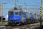 Re 421 381-5 der WRS durchfährt den Bahnhof Pratteln.