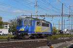 Re 420 502-7 der WRS durchfährt am 03.10.2022 den Bahnhof Pratteln.