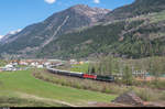 Re 4/4 II 11161 und 11304 ziehen den Venice Simplon-Orient-Express VSOE am 10. April 2017 bei Ambrì südwärts. Trotz des nur noch sehr spärlichen Verkehrs auf der Gotthard-Bergstrecke wäre mir fast eine Baudienst-Ameise ins Bild gefahren.